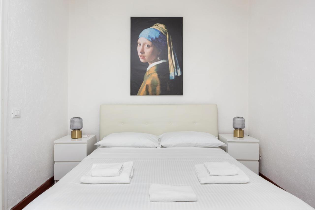 1 Bedroom & 1 Living Room Apt - Duomo 5 มิลาน ภายนอก รูปภาพ