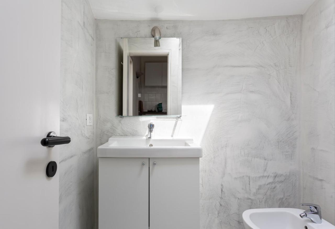 1 Bedroom & 1 Living Room Apt - Duomo 5 มิลาน ภายนอก รูปภาพ