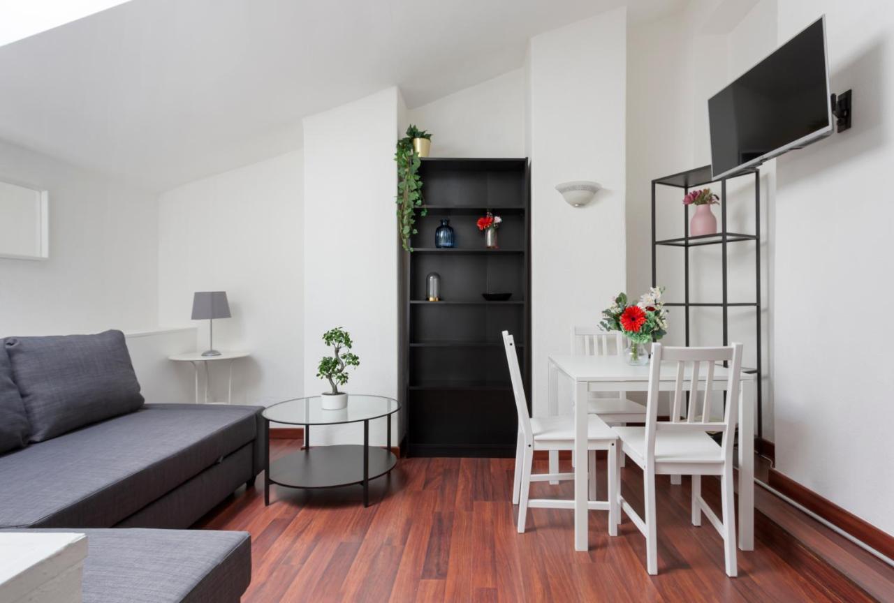 1 Bedroom & 1 Living Room Apt - Duomo 5 มิลาน ภายนอก รูปภาพ